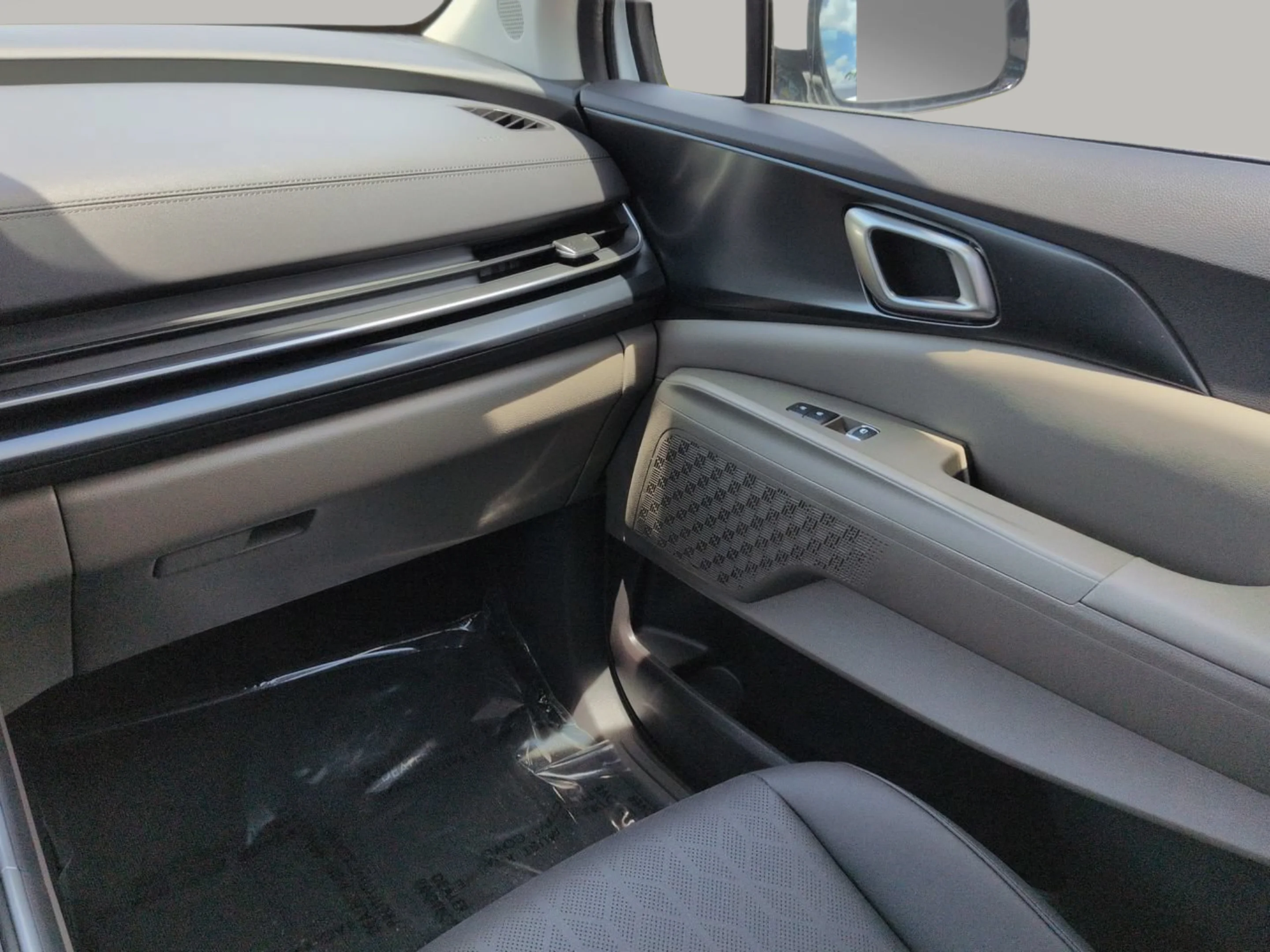 New 2027 Snow White Pearl Kia LXS image 20