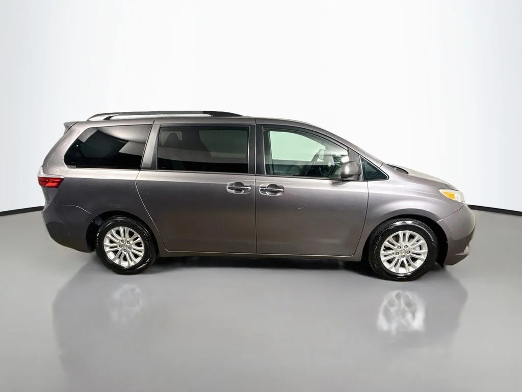 Used 2015 Predawn Gray Mica Toyota XLE Premium image 8
