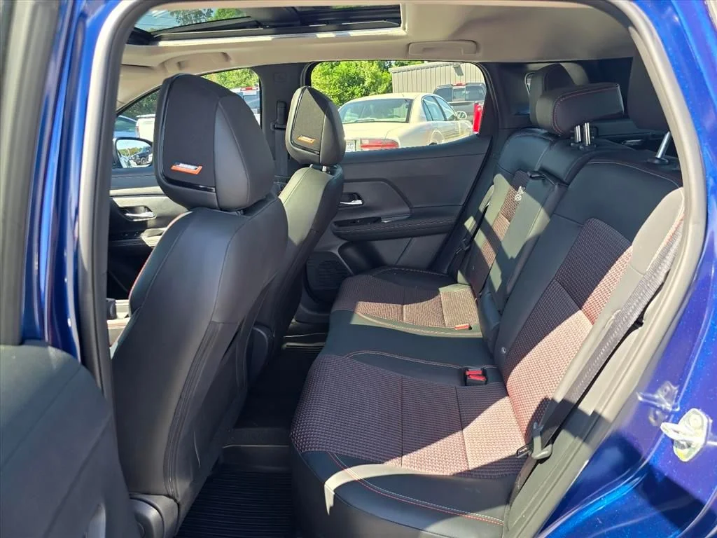 Used 2025 Blue Nissan SR image 13