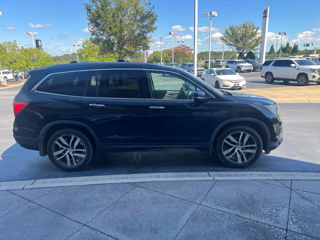 Used 2017 Black Honda Elite image 3