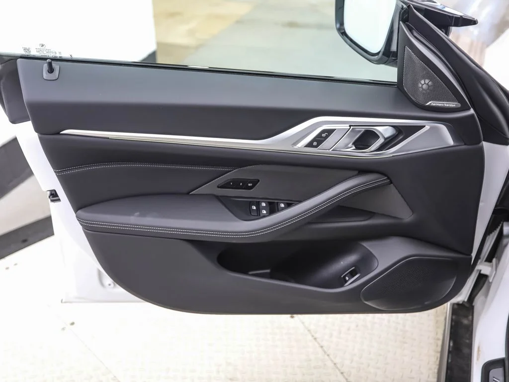 2025 BMW i4 M50 - Photo 9