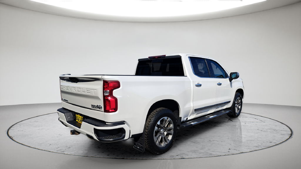 Used 2022  Chevrolet High Country image 5