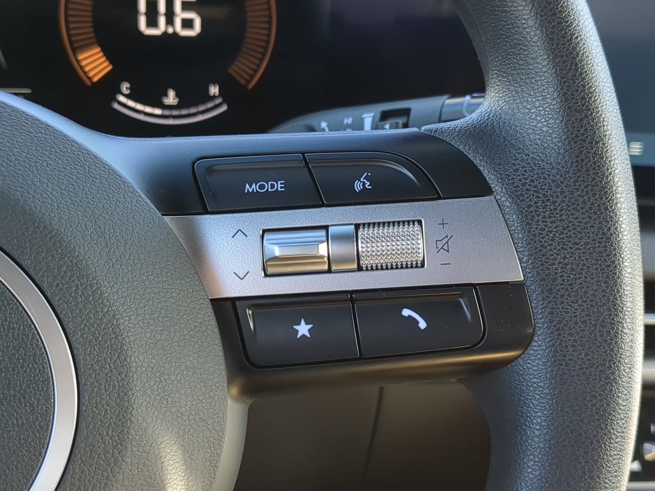 2025 Hyundai Santa Cruz SE - Photo 18