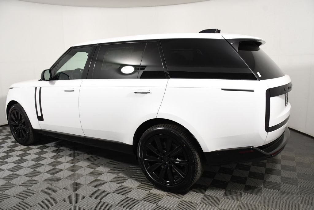 New 2026 Ostuni Perl Wh Land Rover SE image 3
