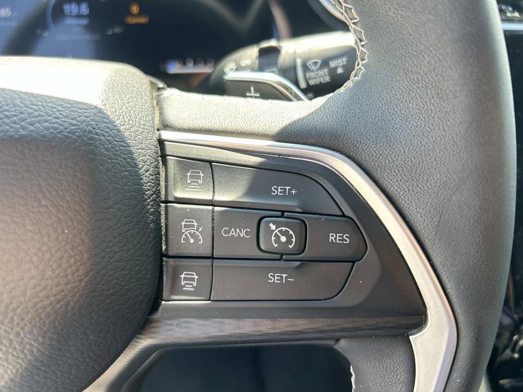 Used 2023 Velvet Red Pearlc Jeep Altitude image 31