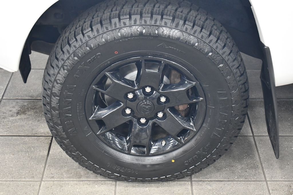 Used 2015 Super White Toyota Base image 9