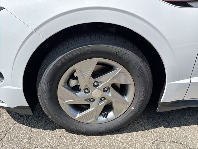 New 2026 White Hyundai SE image 46