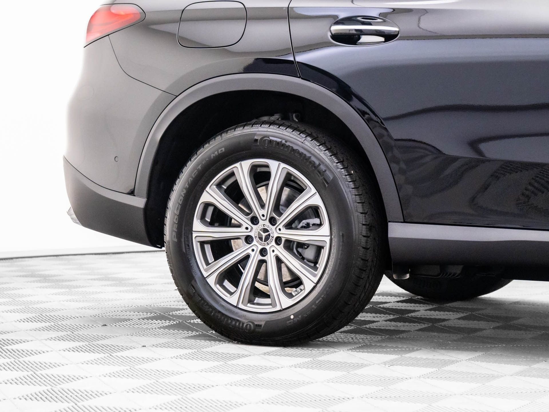 New 2026 Black Mercedes-Benz GLC 300 image 33
