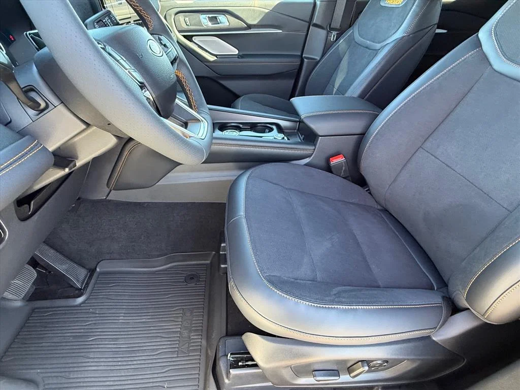 New 2027 Star White Metallic Tri-Coat Ford Tremor® image 8