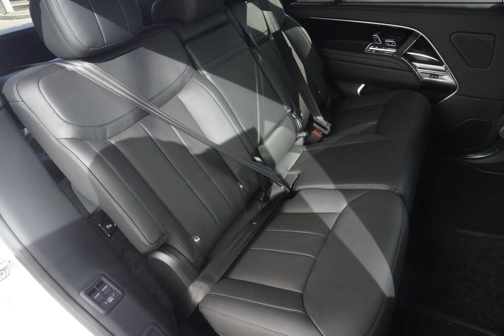 New 2026 Fuji White Land Rover SE image 27