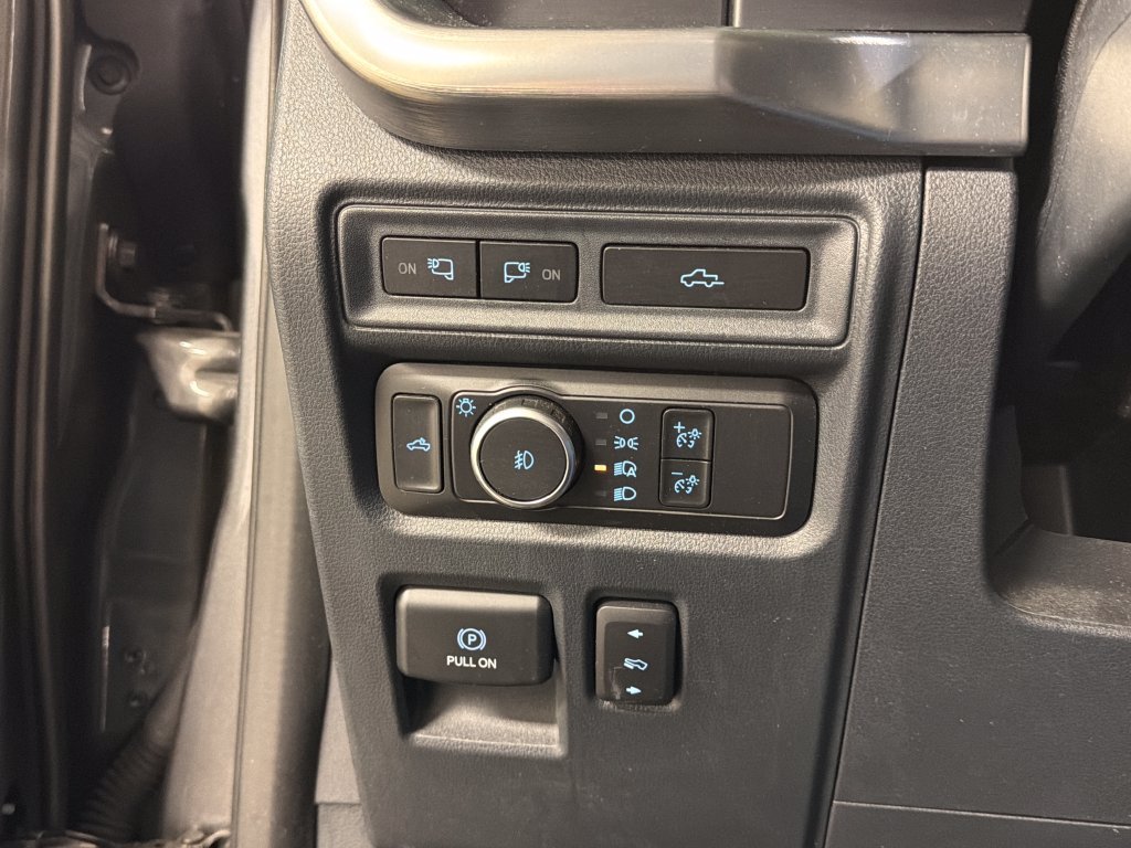Used 2022 Gray Ford Lariat image 26