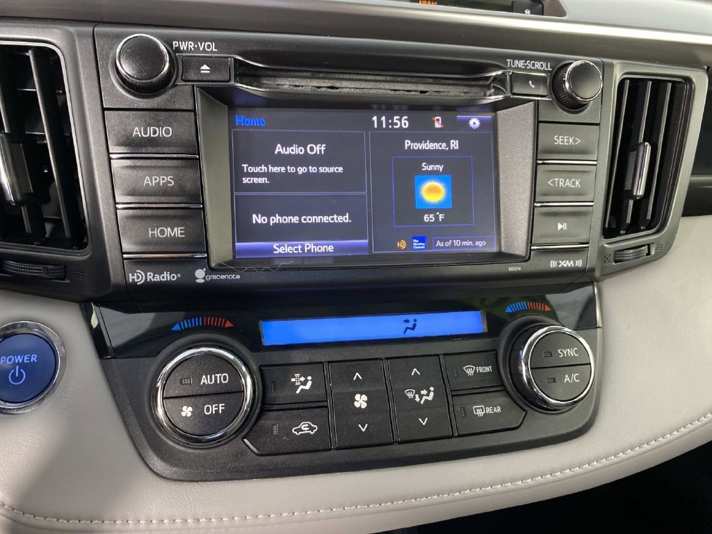 Used 2016 White Toyota XLE image 21