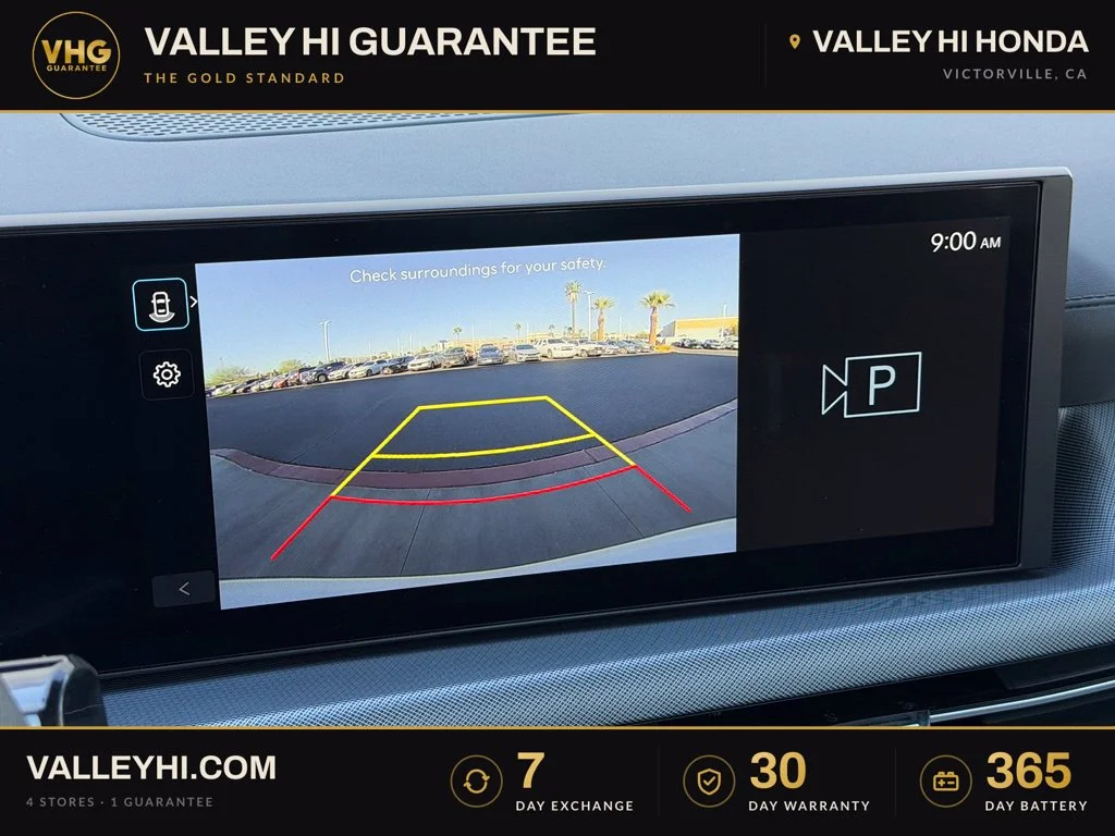 Used 2025 White Hyundai SEL image 24