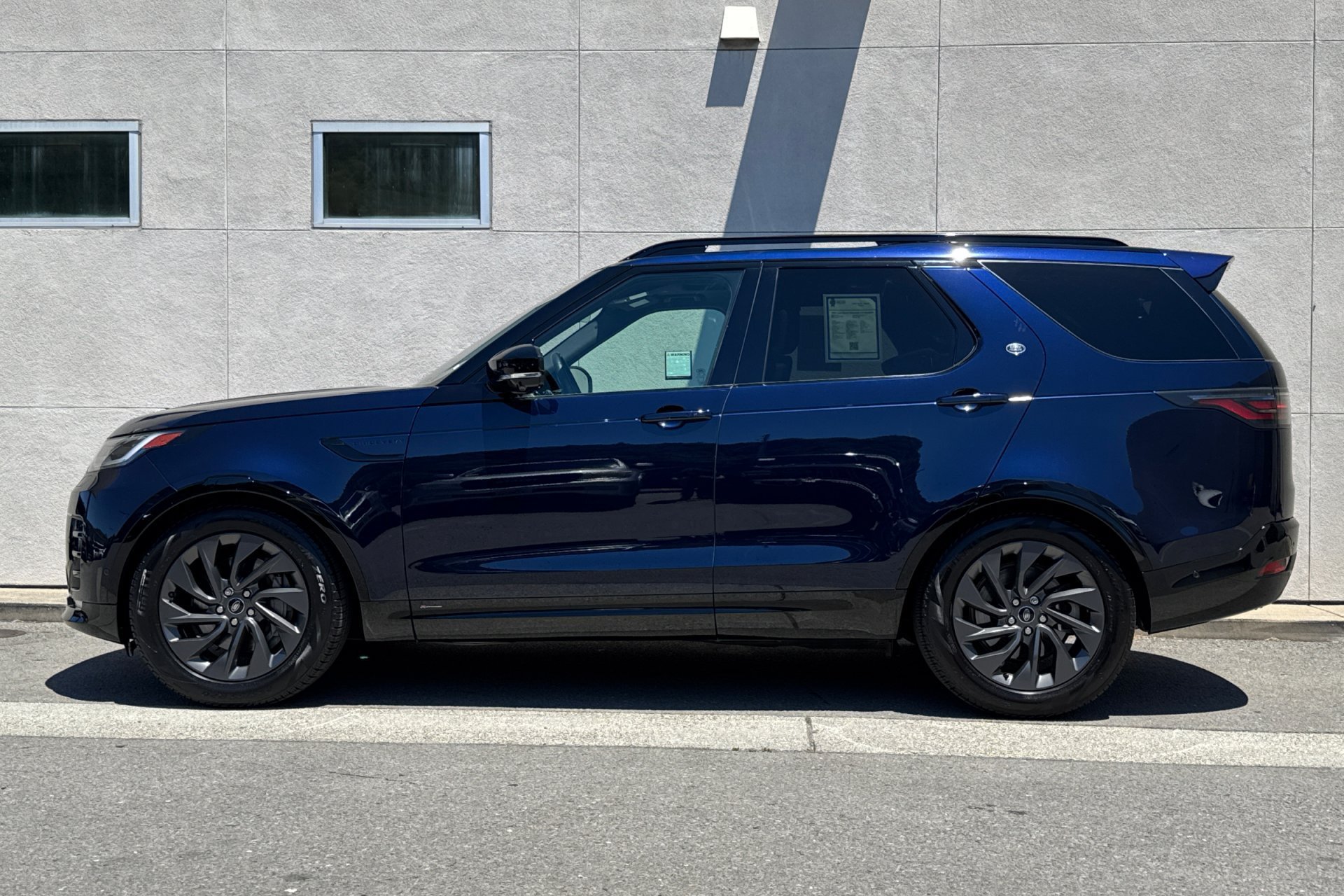 Used 2021 Portofino Blue Metallic Land Rover R-Dynamic S image 5