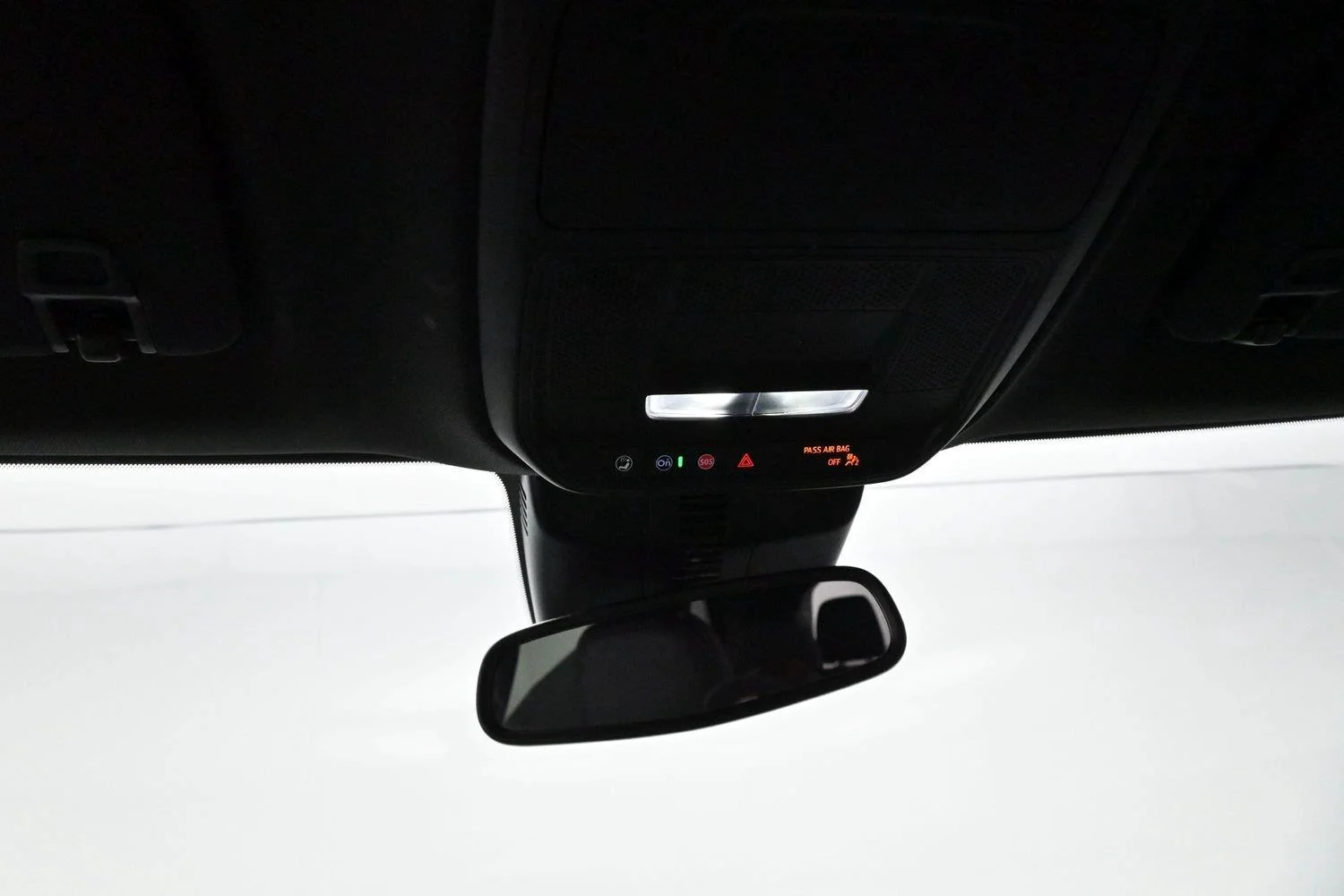 Used 2024 Summit White GMC FWD Elevation image 27