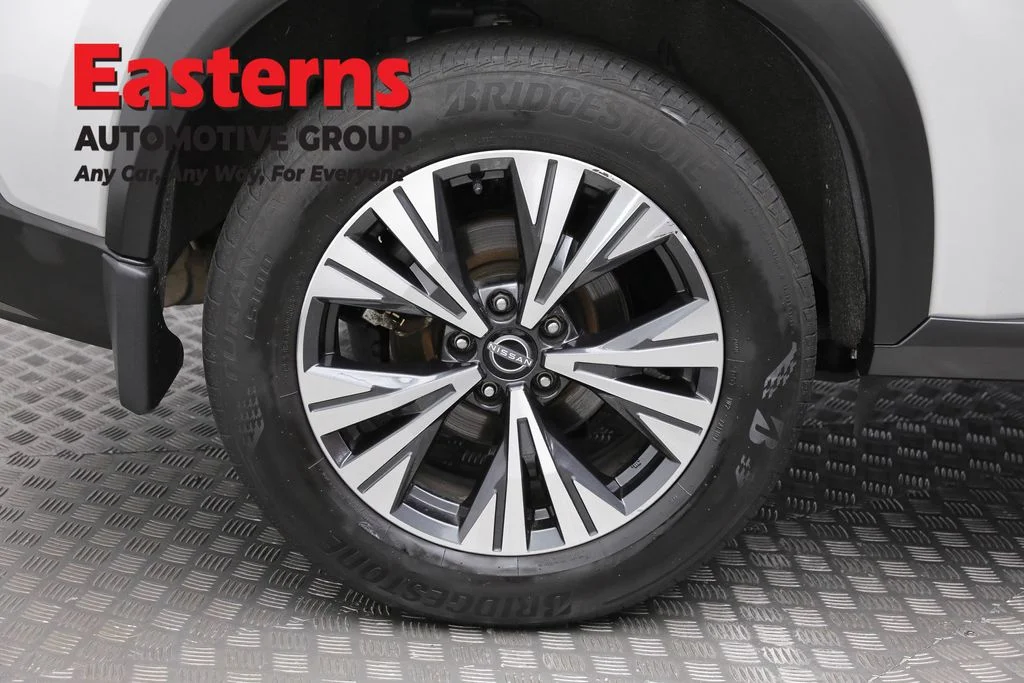 Used 2023 Silver Nissan SV image 26