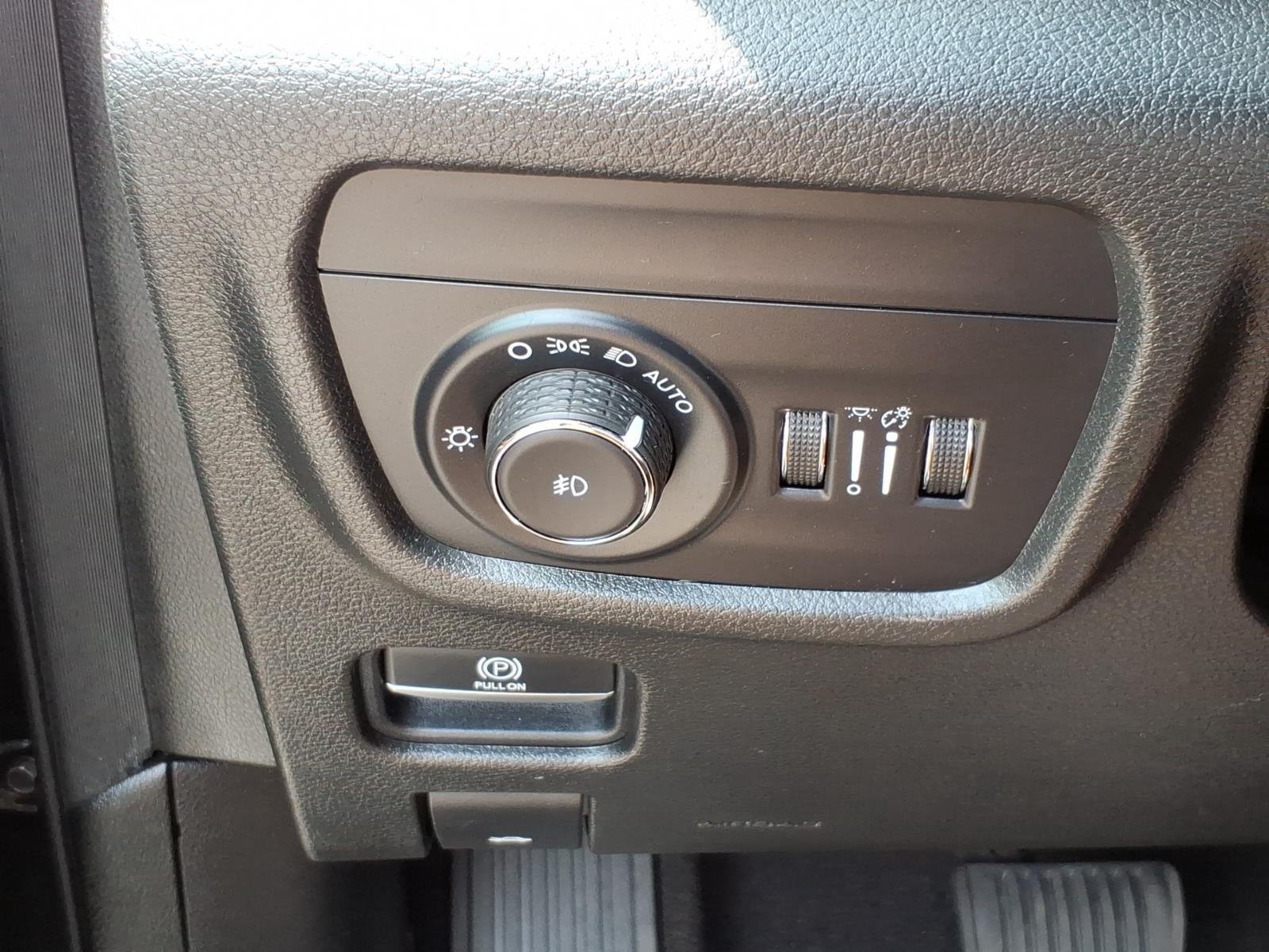 Used 2021 Rocky Mountain Pearlcoat Jeep Limited image 17