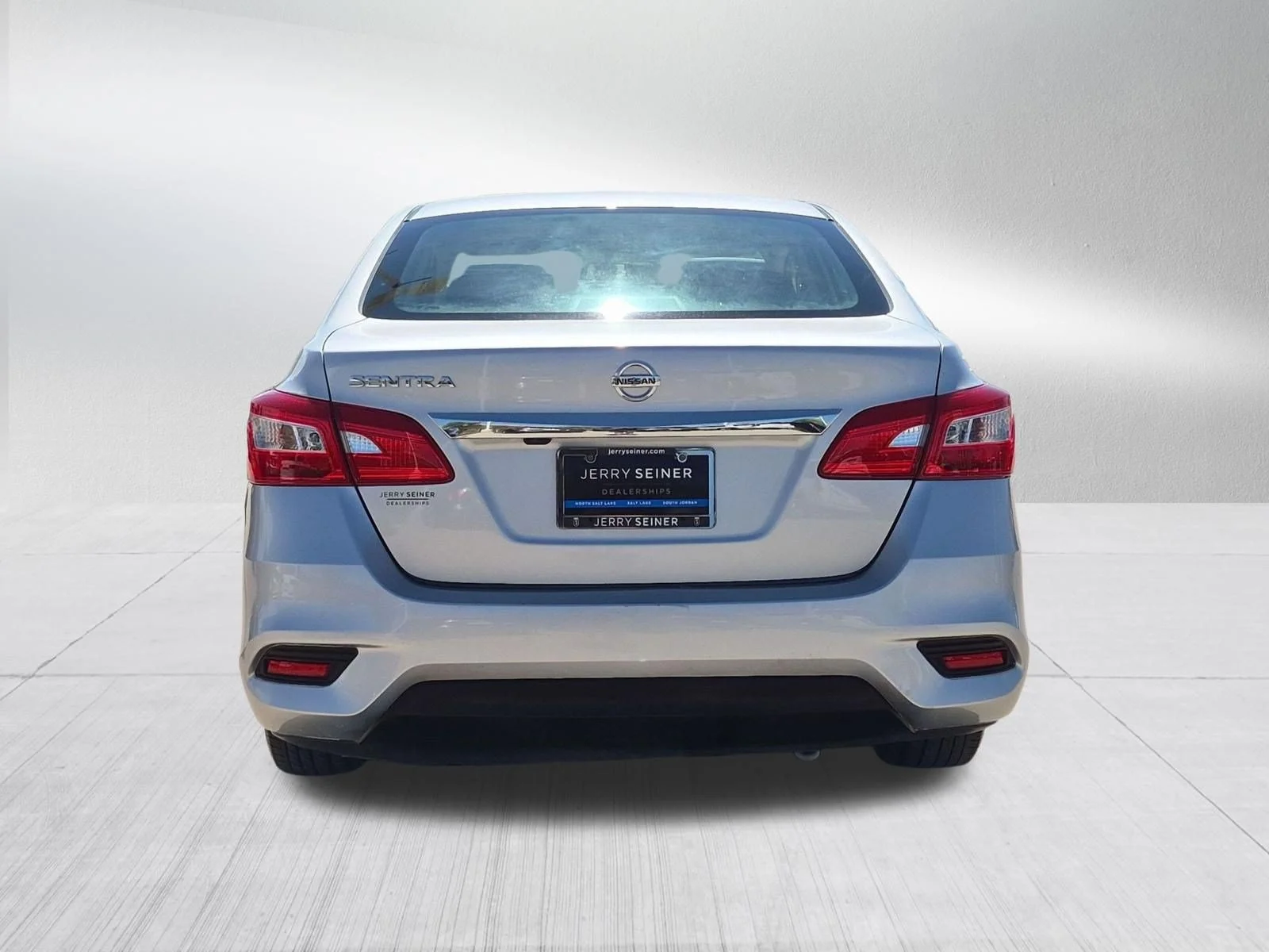 Used 2018 Brilliant Silver Nissan S image 5