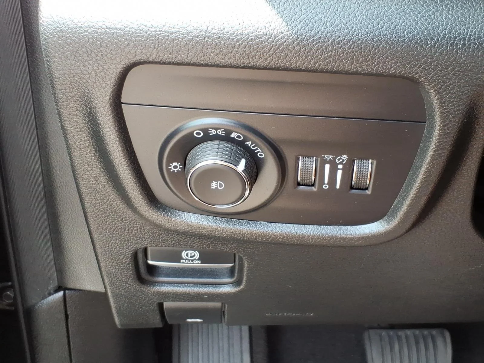 Used 2021 Rocky Mountain Pearlcoat Jeep Limited image 17
