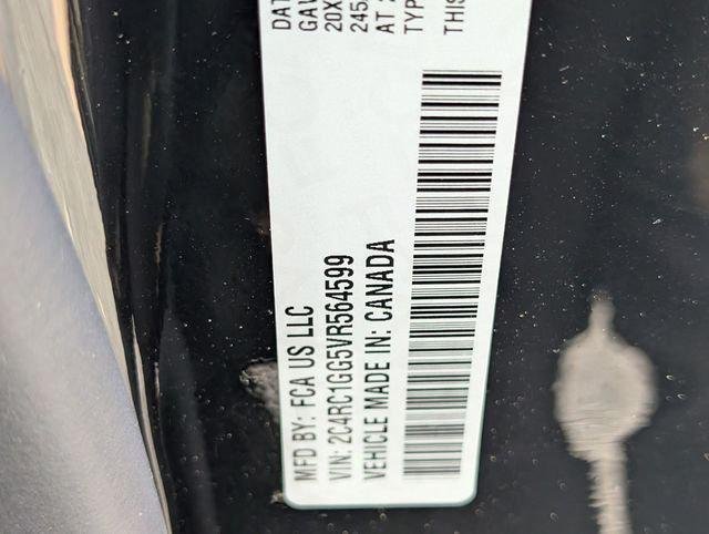 New 2027 Diamond Black Crystal Pearl-Coat Exterior Paint Chrysler Limited image 32