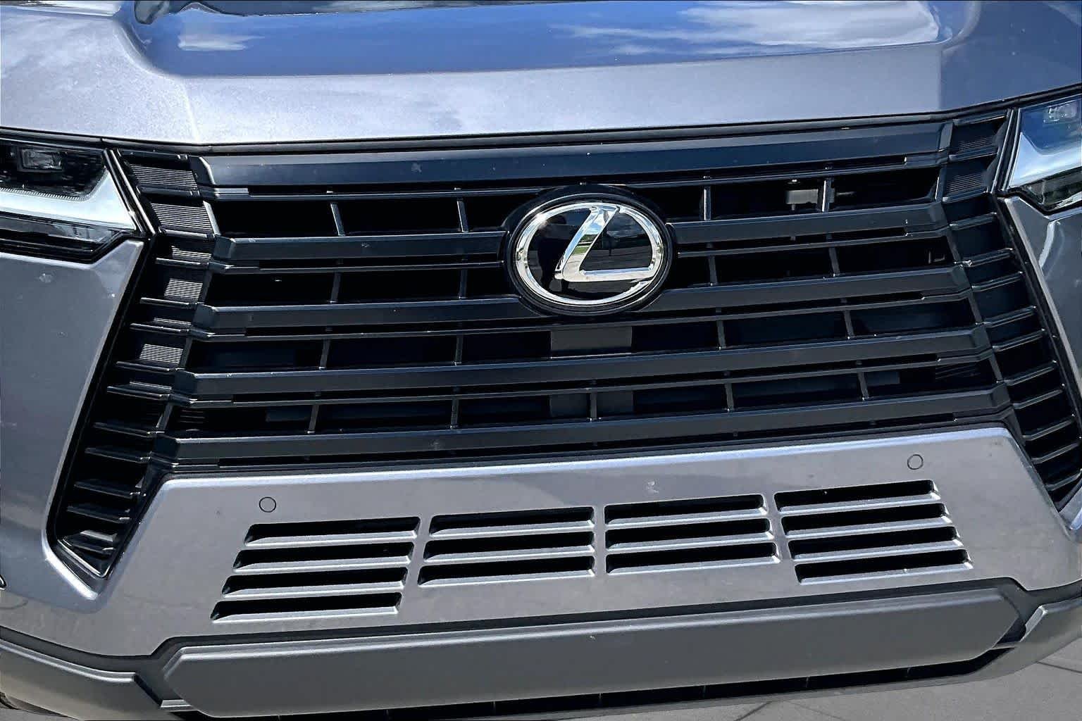 Used 2025 Nebula Gray Pearl Lexus Premium image 29