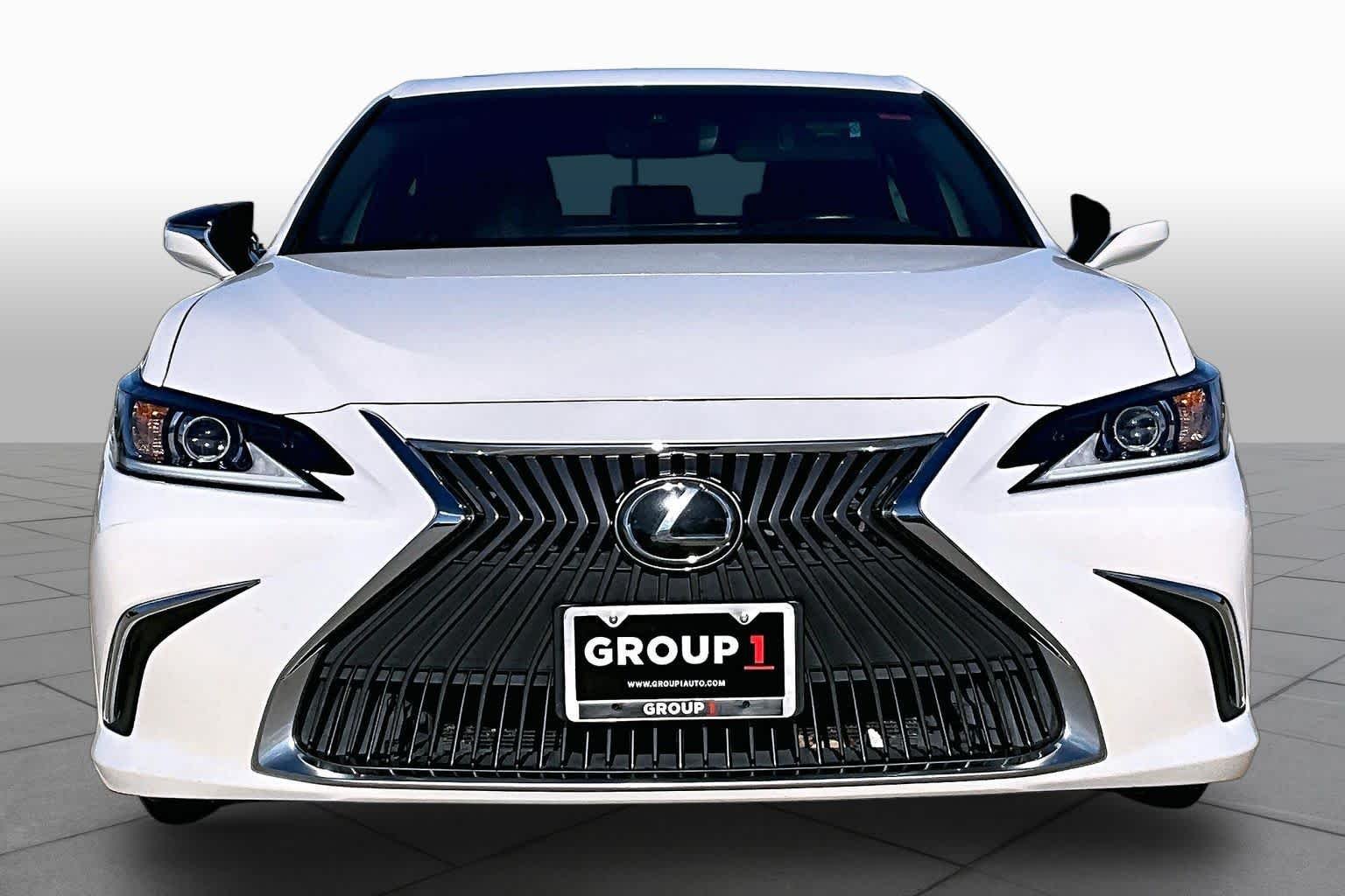 Used 2020 Eminent White Pearl Lexus  image 4