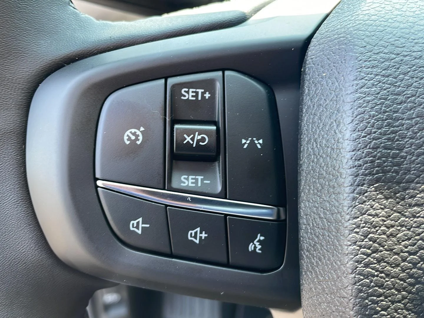 New 2026 Oxford White Ford XLT image 16