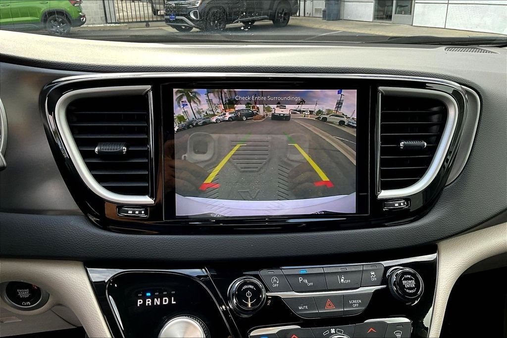 Used 2023 White Chrysler Touring L image 11