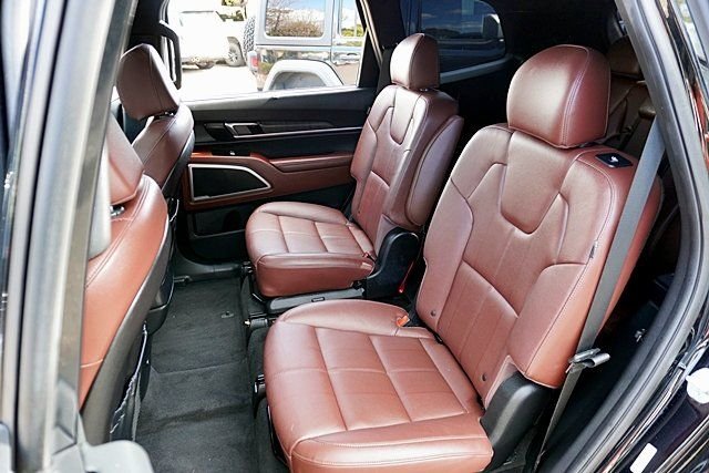 Used 2023 Black Kia EX image 17