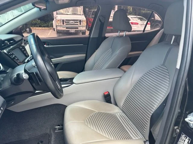 Used 2018 Midnight Black Metallic Toyota SE image 6