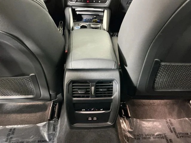 Used 2023 White BMW M50 image 26