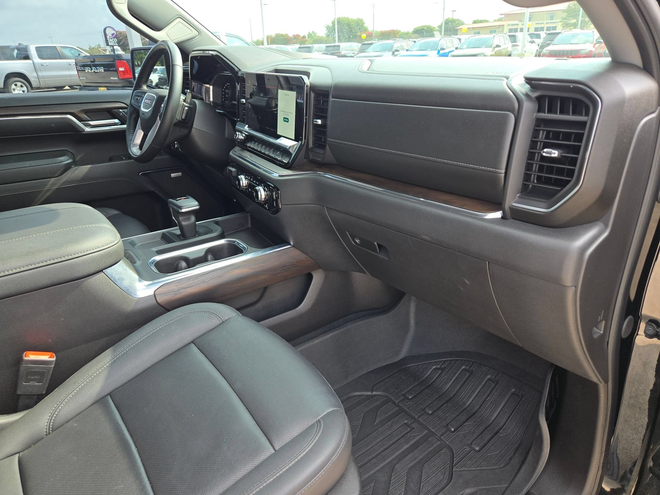 Certified Used 2024 Onyx Black GMC SLT image 28