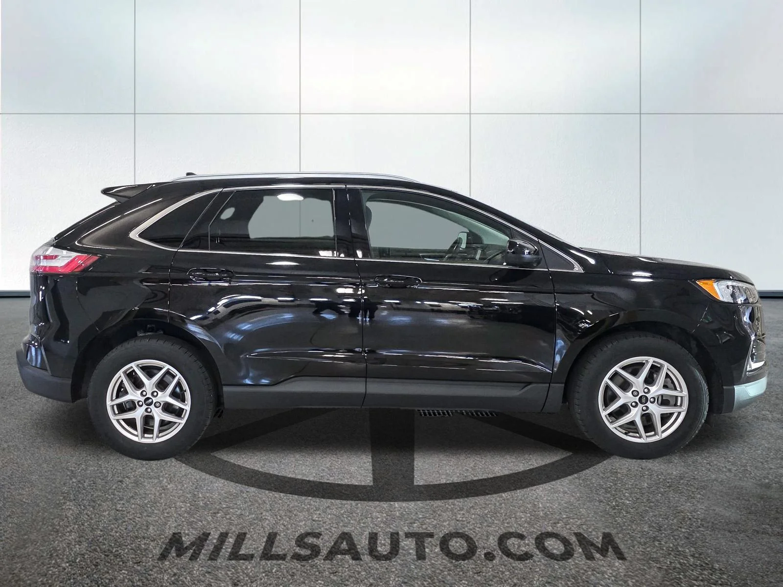 Used 2024 Agate Black Metallic Ford SEL image 9