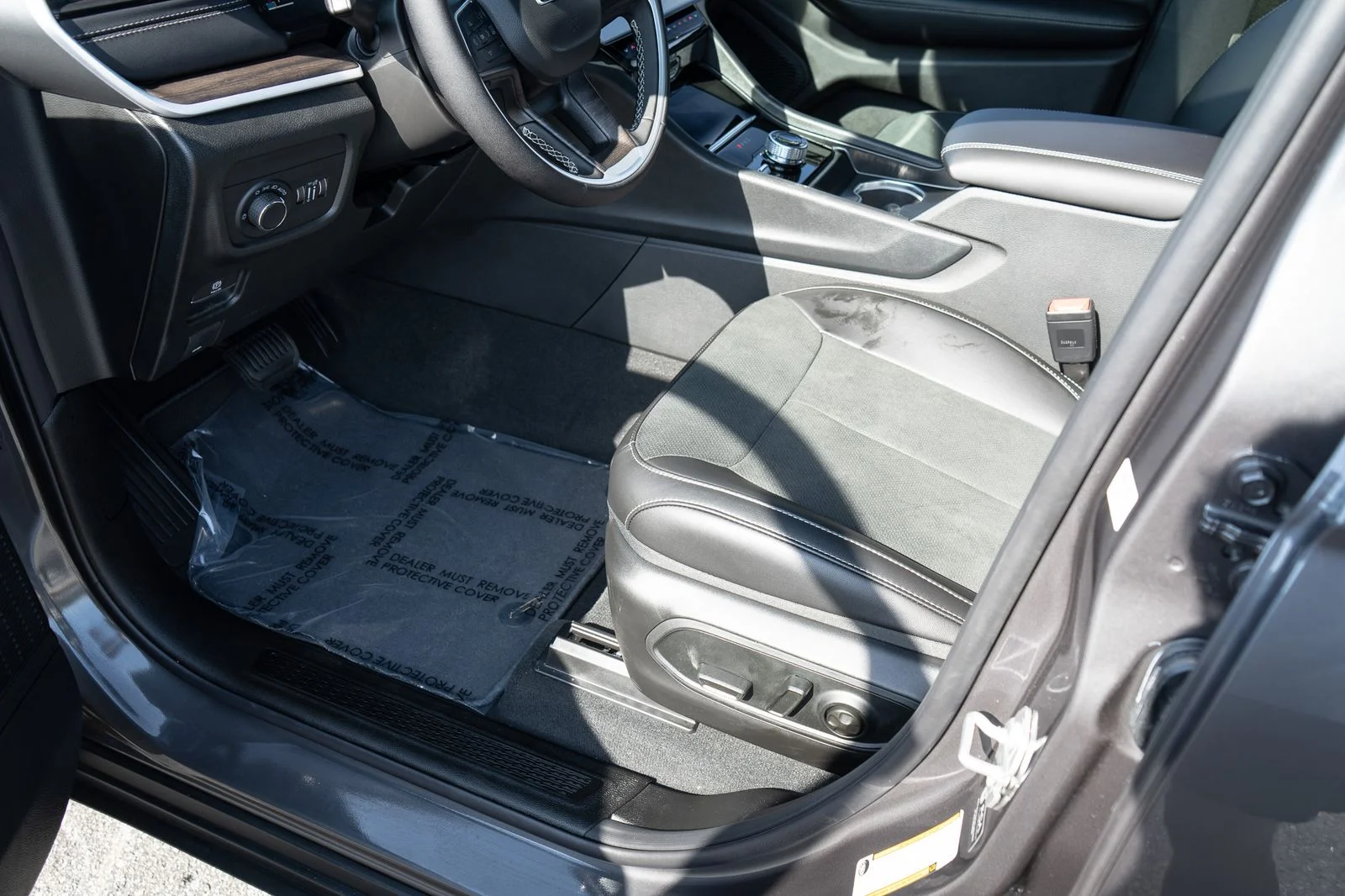 New 2026 Gray Jeep Altitude image 18