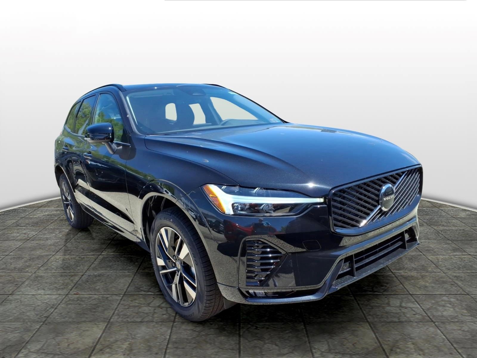 2026 Volvo XC60 B5 Core Dark AWD's photo