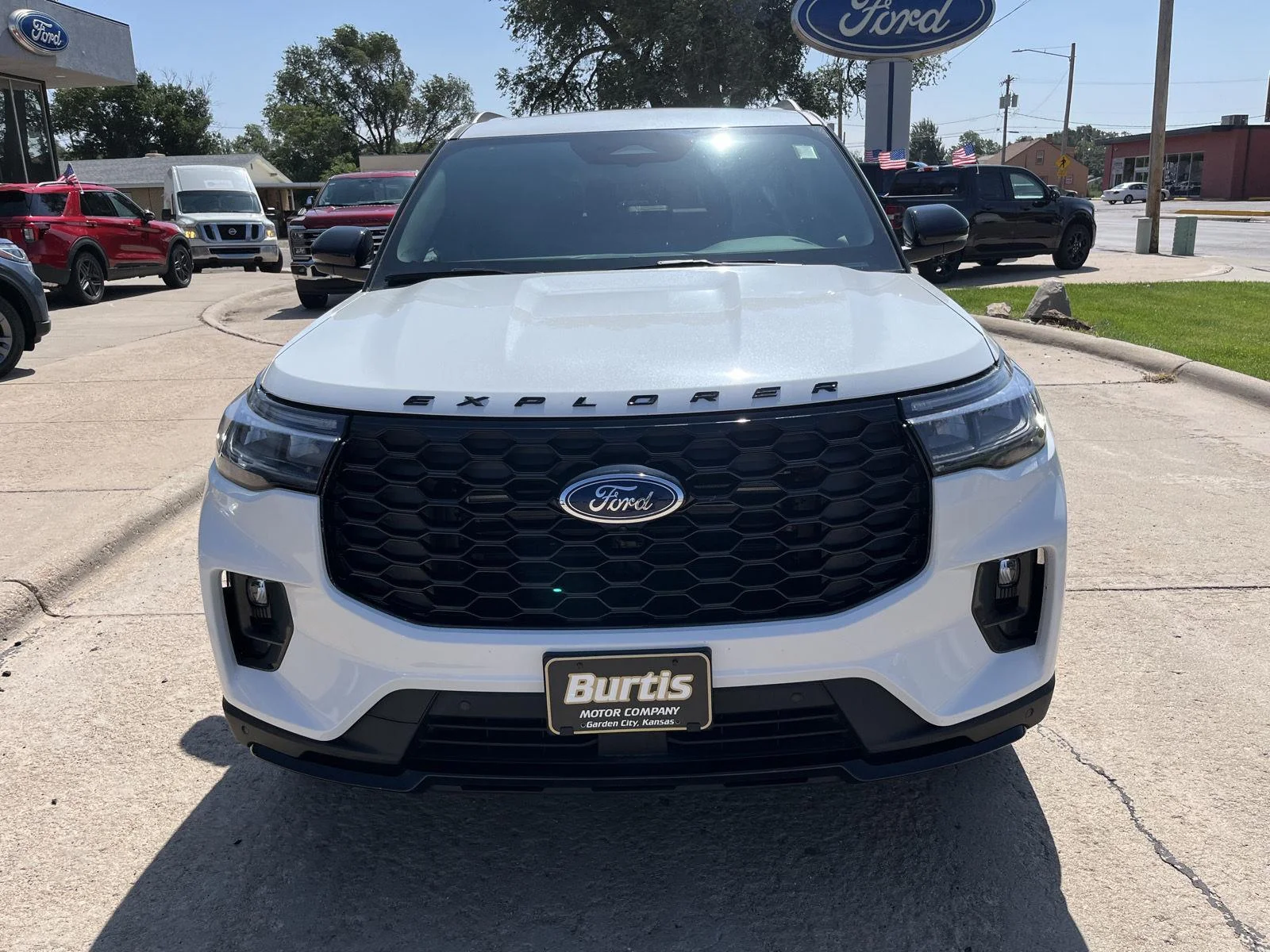 New 2026 Star White Metallic Tri-Coat Ford ST-Line image 3