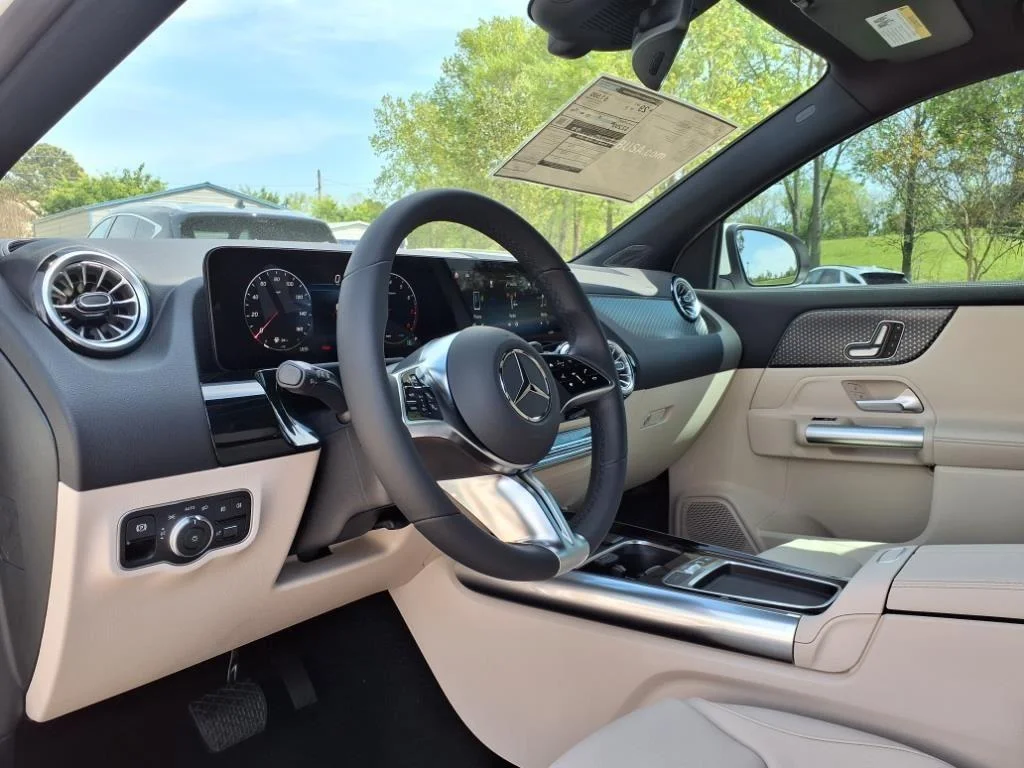 Certified Used 2025 Polar White Mercedes-Benz GLA 250 image 9
