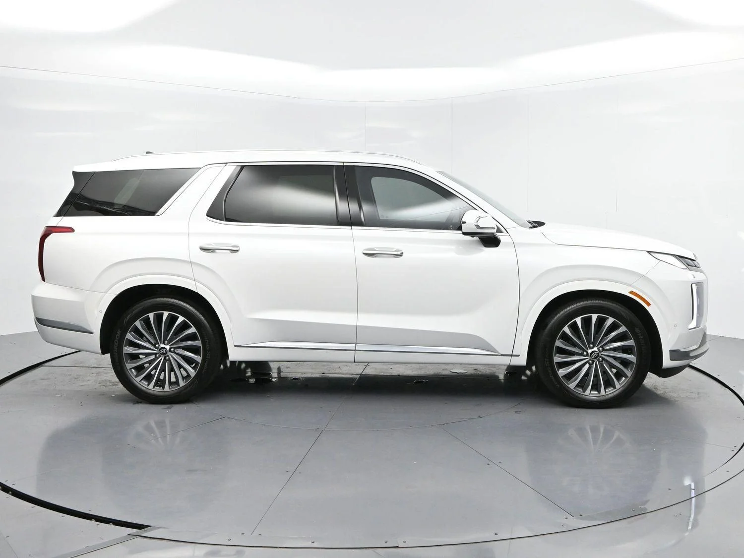 Used 2024 Hyper White Hyundai Calligraphy image 8
