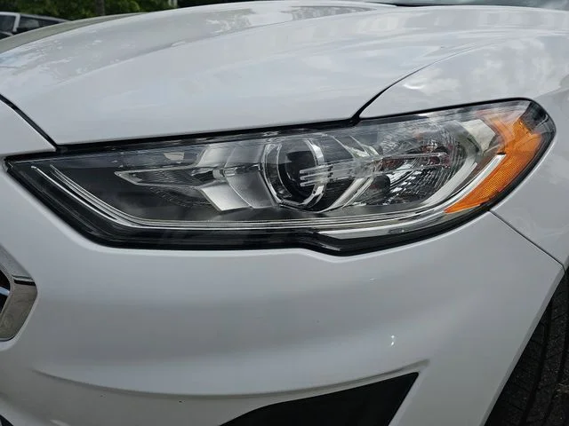 Used 2020 White Ford SE image 29