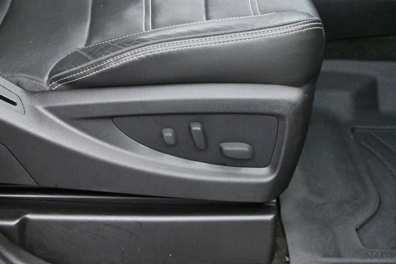 Used 2017 DARK SLATE METALLIC GMC Denali image 35