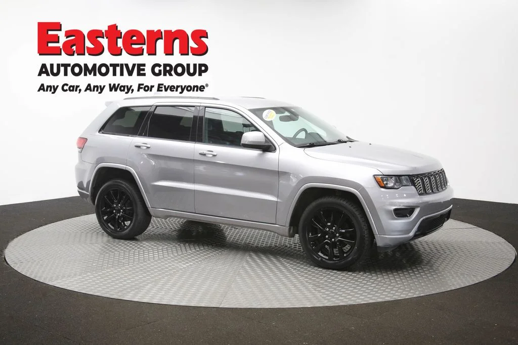 Used 2017 Silver Jeep Altitude image 47