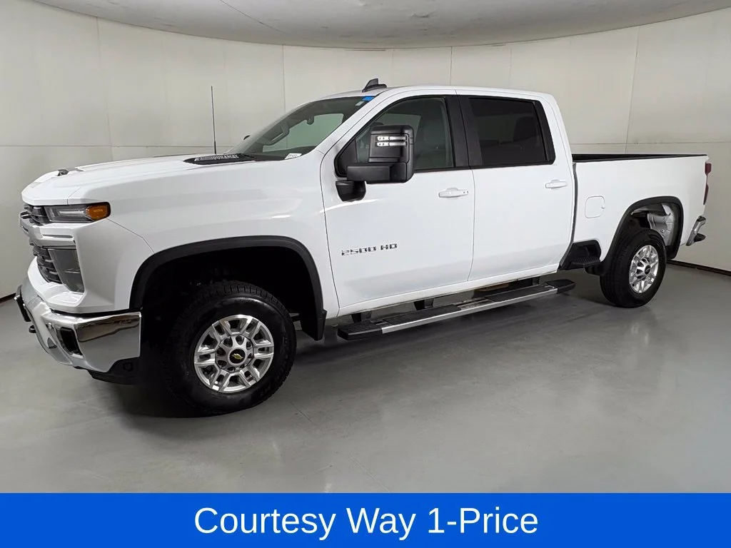 Used 2025 Summit White Chevrolet LT image 6