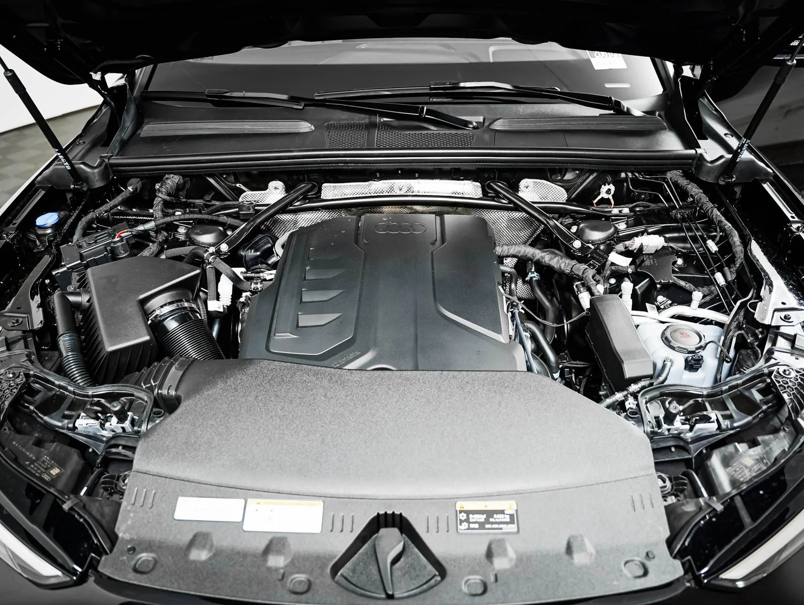 New 2026 Mythos Black Metallic Audi Premium image 4