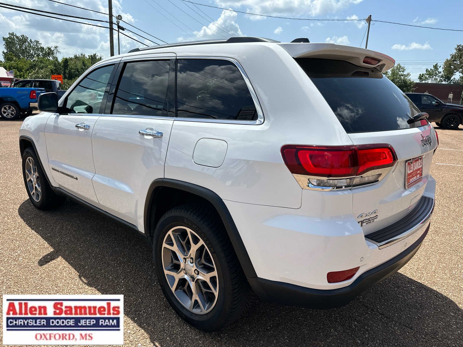 Used 2022 Bright White Clearcoat Jeep Limited image 5