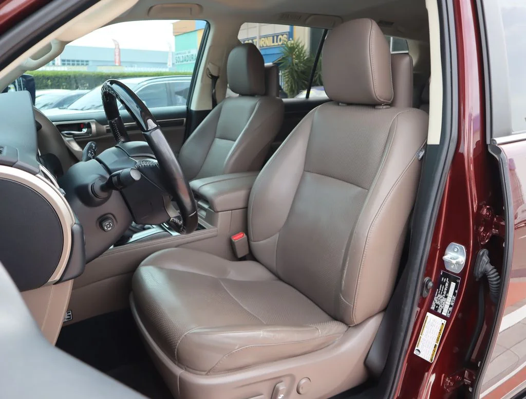 Used 2021  Lexus 460 Luxury image 26