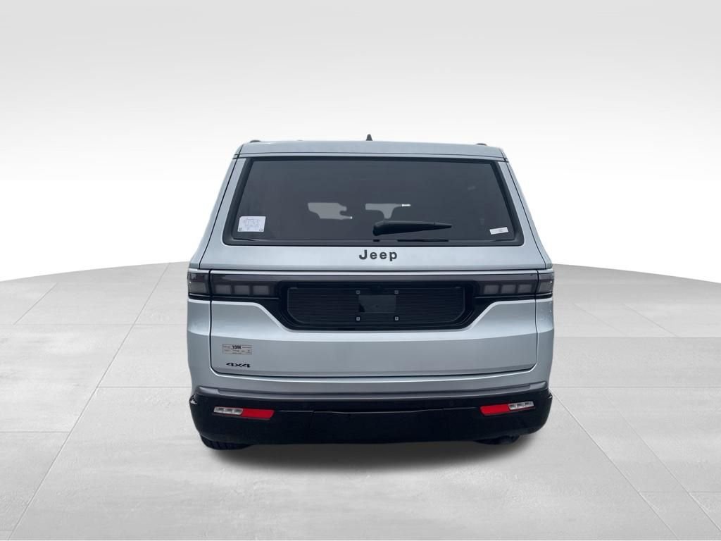 New 2026 Silver-Zynith Exterior Paint Jeep  image 4