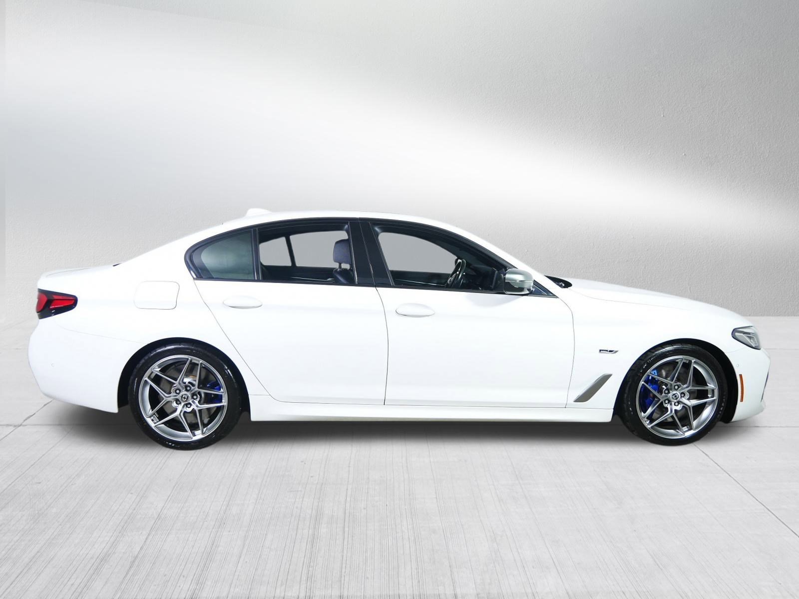 2022 BMW 5 Series M550i - Photo 8