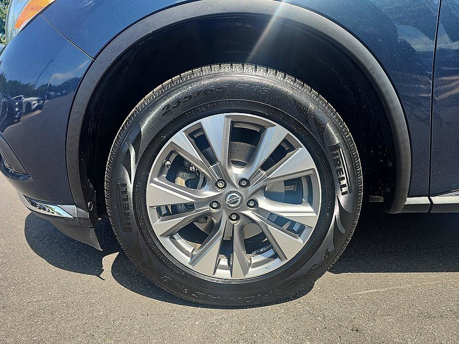 Used 2016 Arctic Blue Metallic Nissan SL image 10