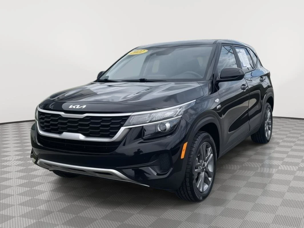 Used 2022 Cherry Black Kia LX image 14