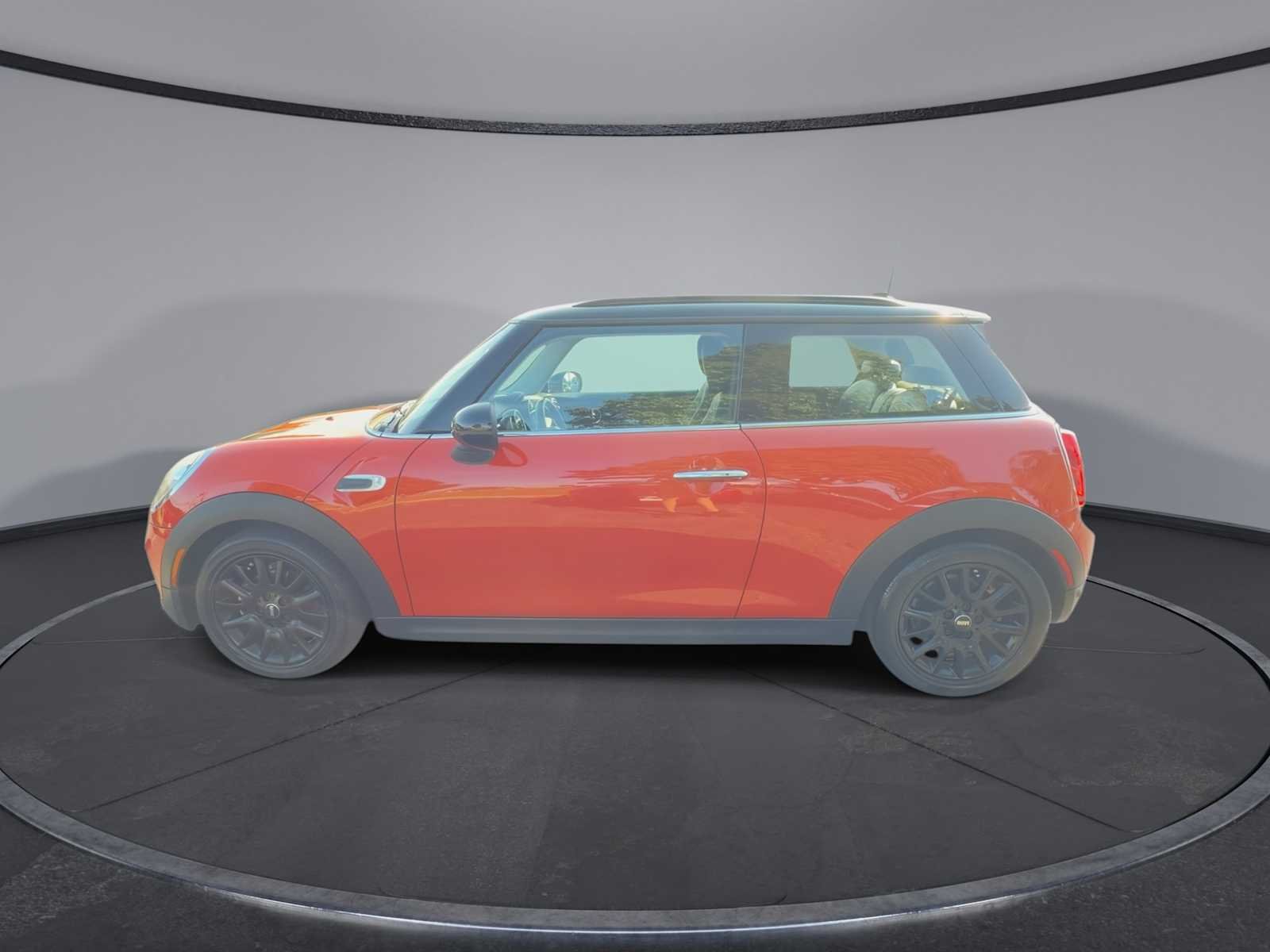 Used 2019 Solaris Orange Metallic MINI Cooper image 5